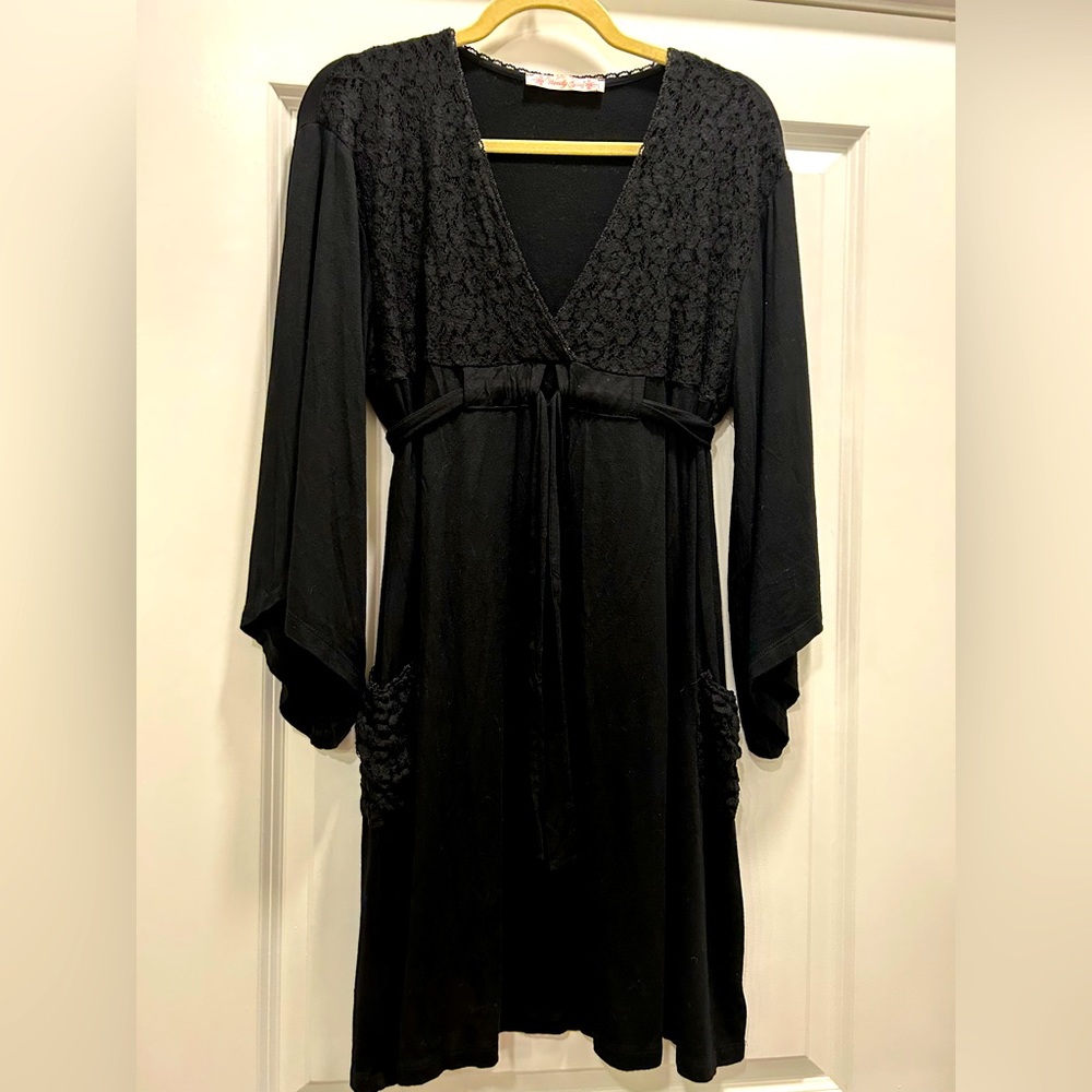 Wendy Glez Black Dress w/ Lace Size Small Material is Super Soft Dress Like New